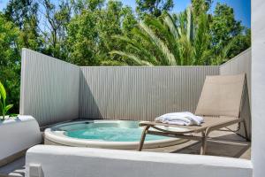 Bazén v ubytování 1081 beachfront penthouse jacuzzi roofterace lounge wifi nebo v jeho okolí