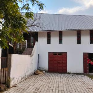 Budova, kde se prázdninový areál nachází