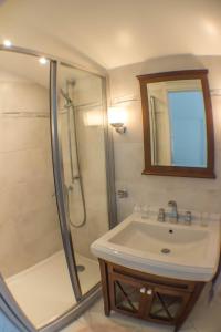 a bathroom with a shower and a sink and a mirror at Villa Yoda in Saint-Jean-de-Luz