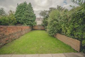 Κήπος έξω από το Charming 3 Bedroom Home with Garden in Banbury