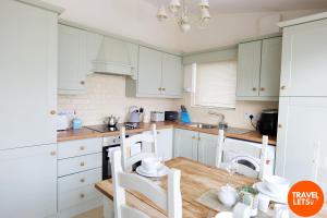 Cucina o angolo cottura di Atlantic View Retreat