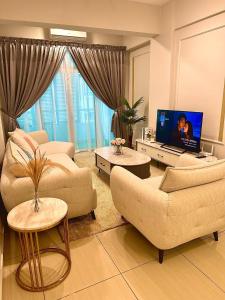 Μια τηλεόραση ή/και κέντρο ψυχαγωγίας στο Luxury! Modern & Spacious 3BR suite - Austin Height 8-12pax