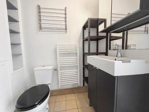 Nhà bếp/bếp nhỏ tại Studio Lumineux Au Cœur de Saintes