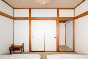 Posteľ alebo postele v izbe v ubytovaní 良居民宿 YOSHII House 晴空塔徒步圈 整栋出租