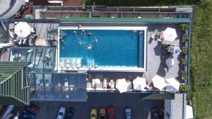 Bazén v ubytování Wellnesshotel Mein Almhof Superior nebo v jeho okolí