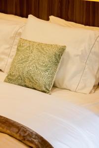 Una cama o camas en una habitación de Modern studio, with Alexa automation