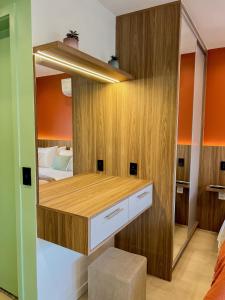 Una cama o camas en una habitación de Modern studio, with Alexa automation