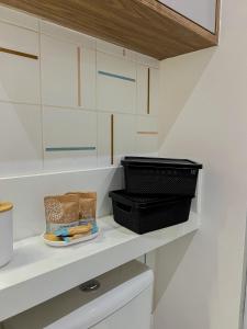 Una cocina o cocineta en Modern studio, with Alexa automation