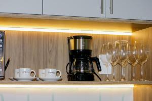 Una cocina o cocineta en Modern studio, with Alexa automation