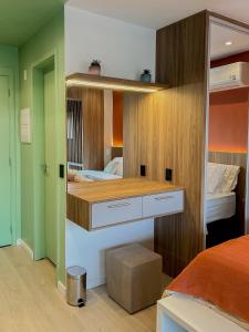 Una cama o camas en una habitación de Modern studio, with Alexa automation