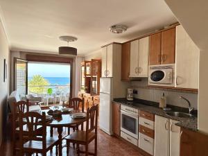 A kitchen or kitchenette at Apartamentos Pineda