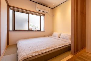 Posteľ alebo postele v izbe v ubytovaní 良居民宿 YOSHII House 晴空塔徒步圈 整栋出租
