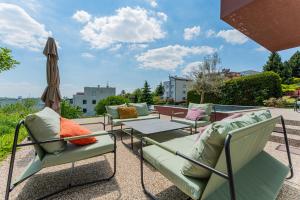 Posezení v ubytování Flexible SelfCheckIns 140 - The most Luxurious Villa with Private pool in Zagreb