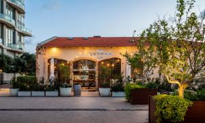 Aed väljaspool majutusasutust THE GUTMAN TLV - Neve Tzedek