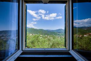 a window with a view of a mountain view at 309 - Casa Mirella, Relax con vista su Mare e Natura, 7 minuti di auto dal centro e dal Mare e Spiaggia di Sestri Levante in Sestri Levante