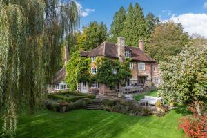 Zahrada ubytování Cotchford Farm - Historic home of Winnie The Pooh