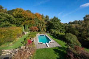 Bazén v ubytování Cotchford Farm - Historic home of Winnie The Pooh nebo v jeho okolí