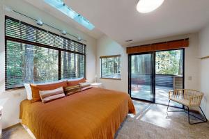Una cama o camas en una habitación de Fox Run