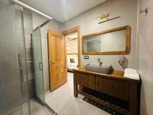 Ένα μπάνιο στο Asgard Deluxe Otel +56 φωτογραφίες