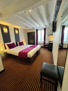 Postel nebo postele na pokoji v ubytování Hotel Pax Opera