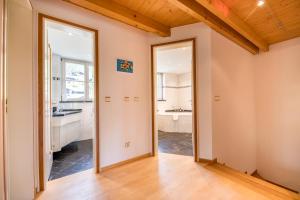 Et badeværelse på Haus am Leitenfeld + 37 billeder