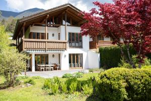 En generel udsigt til bjerge eller udsigt til bjerge taget fra feriehuset