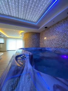 a large hot tub in a room with a ceiling at El Placer in Zlatibor