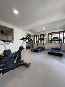 Fitness centrum a/nebo fitness zařízení v ubytování Bitingui Praia Hotel