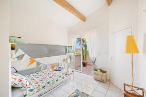 Ένα ή περισσότερα κρεβάτια σε δωμάτιο στο Villa "Farniente" 4 étoiles - Piscine chauffée By HC +23 φωτογραφίες