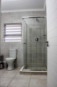 Bilik mandi di Entire unit rental at The Blyde