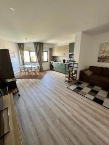 TV a/nebo společenská místnost v ubytování Apartamentos Sol da Luz