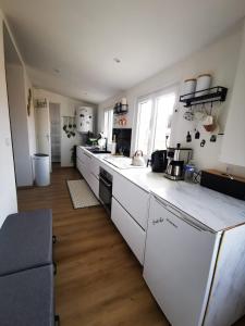 Η κουζίνα ή μικρή κουζίνα στο Grain de Sable Vue Mer