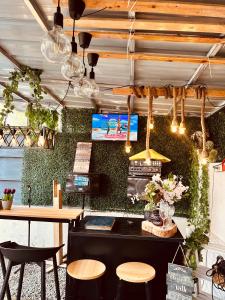 TV a/nebo společenská místnost v ubytování Pet Friendly Home in Tagaytay