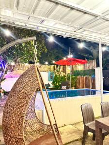Bazén v ubytování Pet Friendly Home in Tagaytay nebo v jeho okolí