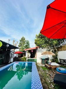 Bazén v ubytování Pet Friendly Home in Tagaytay nebo v jeho okolí