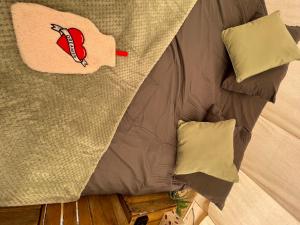 Ένα ή περισσότερα κρεβάτια σε δωμάτιο στο The Paddock Glamping