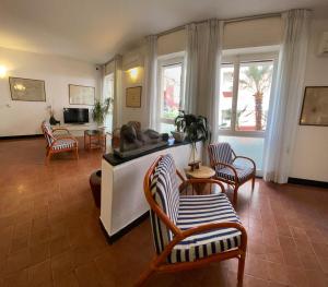 a living room with chairs and a couch at Hotel Miriam in Sestri Levante