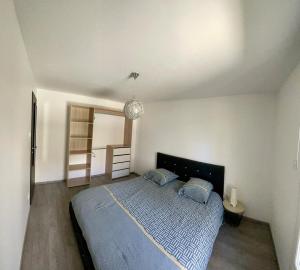 Ένα ή περισσότερα κρεβάτια σε δωμάτιο στο Large single-family home with 4 large bedrooms