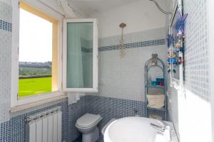 A bathroom at M247 - Marcelli, nuovo bilocale con terrazzo e garage