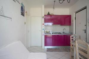 A kitchen or kitchenette at M247 - Marcelli, nuovo bilocale con terrazzo e garage