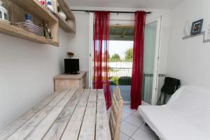 A bed or beds in a room at M247 - Marcelli, nuovo bilocale con terrazzo e garage