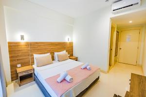 Кровать или кровати в номере La Moda Beach Hotel