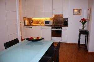 Kuchyň nebo kuchyňský kout v ubytování Charming flat, near lake - FB9 + 3 fotografie