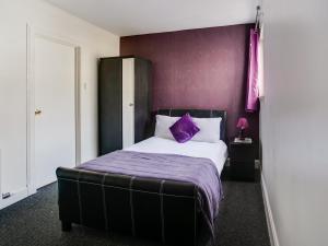 Postel nebo postele na pokoji v ubytování OYO Gin House Hotel