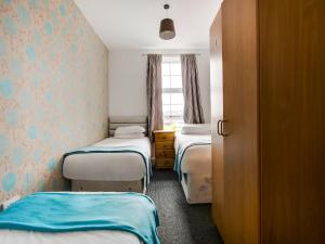 Postel nebo postele na pokoji v ubytování OYO Gin House Hotel