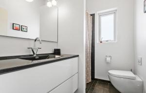 Bagno di 4 Bedroom Beautiful Home In Haderslev