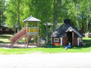 サスタマラにあるTervakallio Campingの遊び場