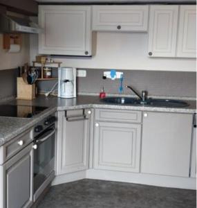 Η κουζίνα ή μικρή κουζίνα στο Souterrain