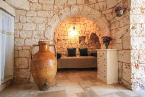 A seating area at trullo degli ulivi con piscina e vasca per bambini