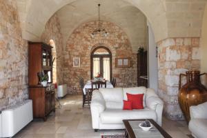 A seating area at trullo degli ulivi con piscina e vasca per bambini